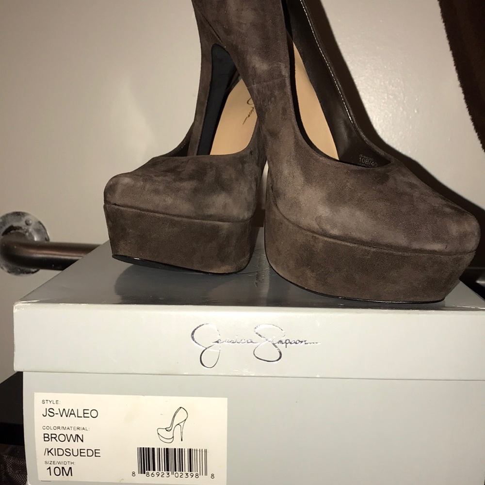 Jessica Simpson Brown/Suede Pumps......